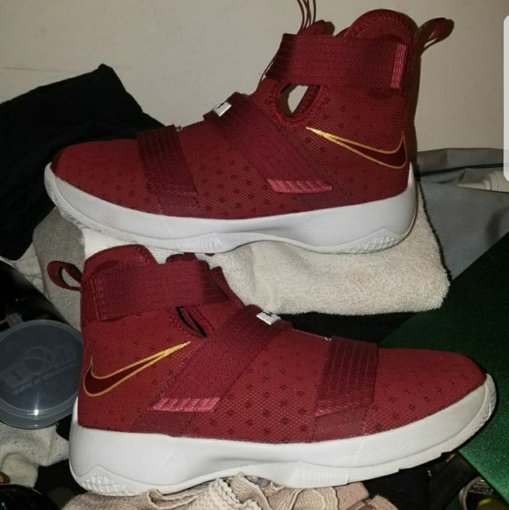 Lebron James zoldiers 10